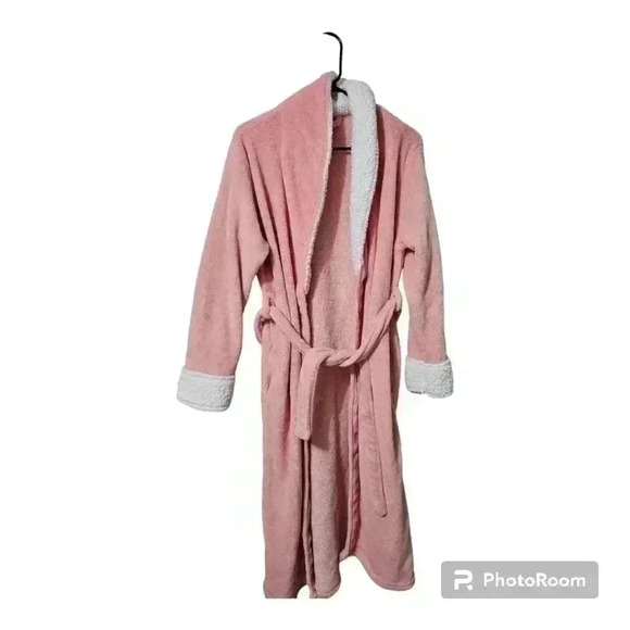 Womens fuzzy pink robe! - Picture 1 of 3